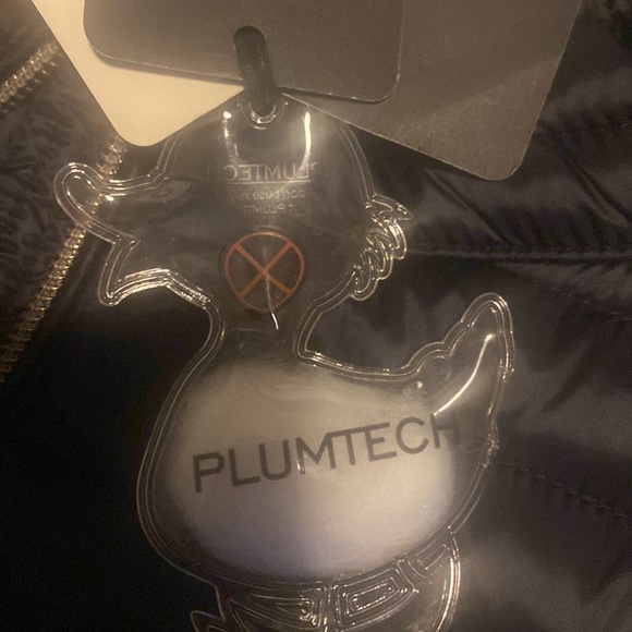 Women’s Size 4 or XL, Has a snag in front that’s fixable, Missing Bag - Picture 3 of 4